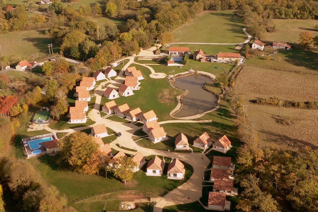 Hotel Le Lac Bleu à Lacapelle-Marival Extérieur photo