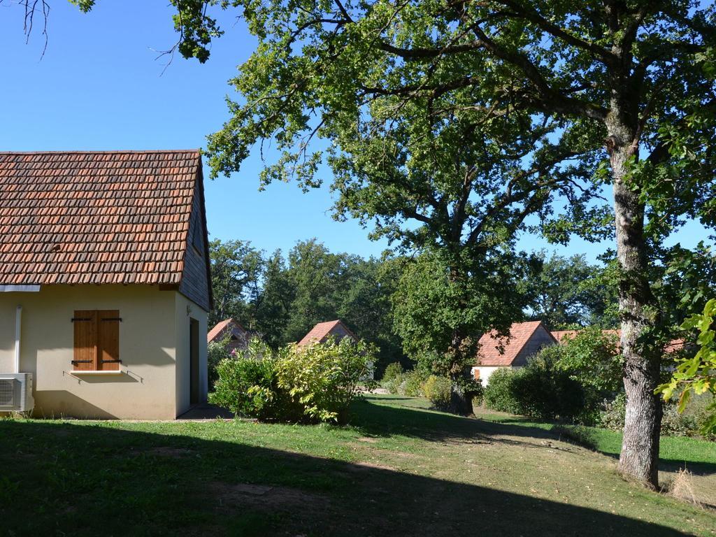 Hotel Le Lac Bleu à Lacapelle-Marival Extérieur photo