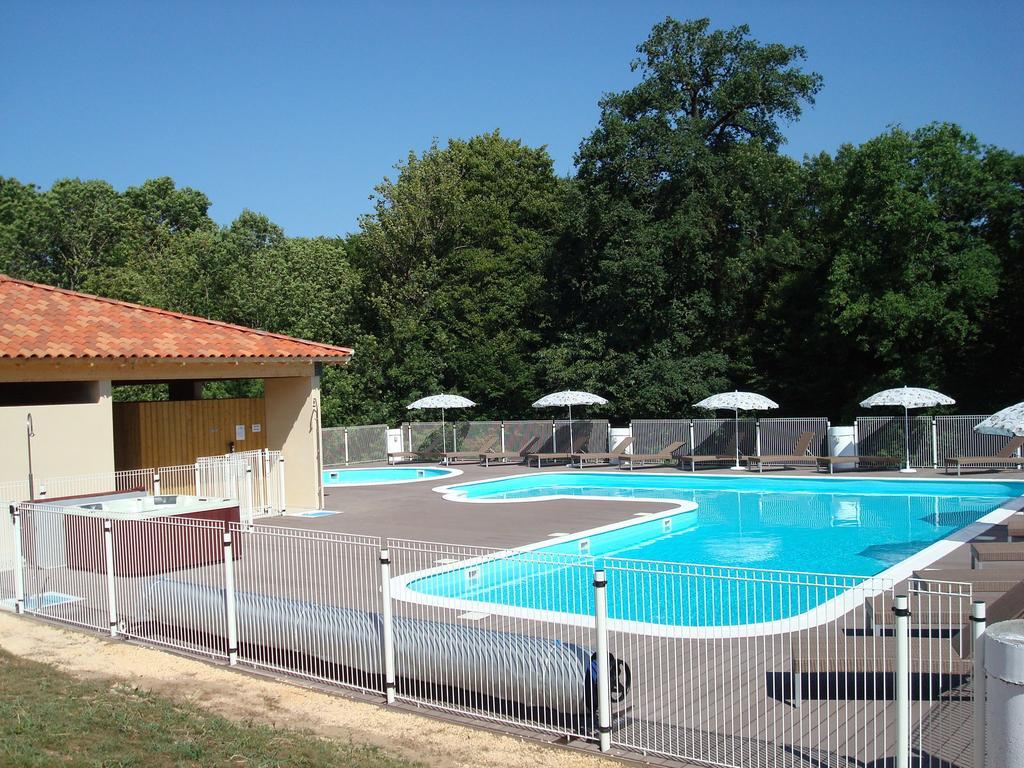 Hotel Le Lac Bleu à Lacapelle-Marival Extérieur photo