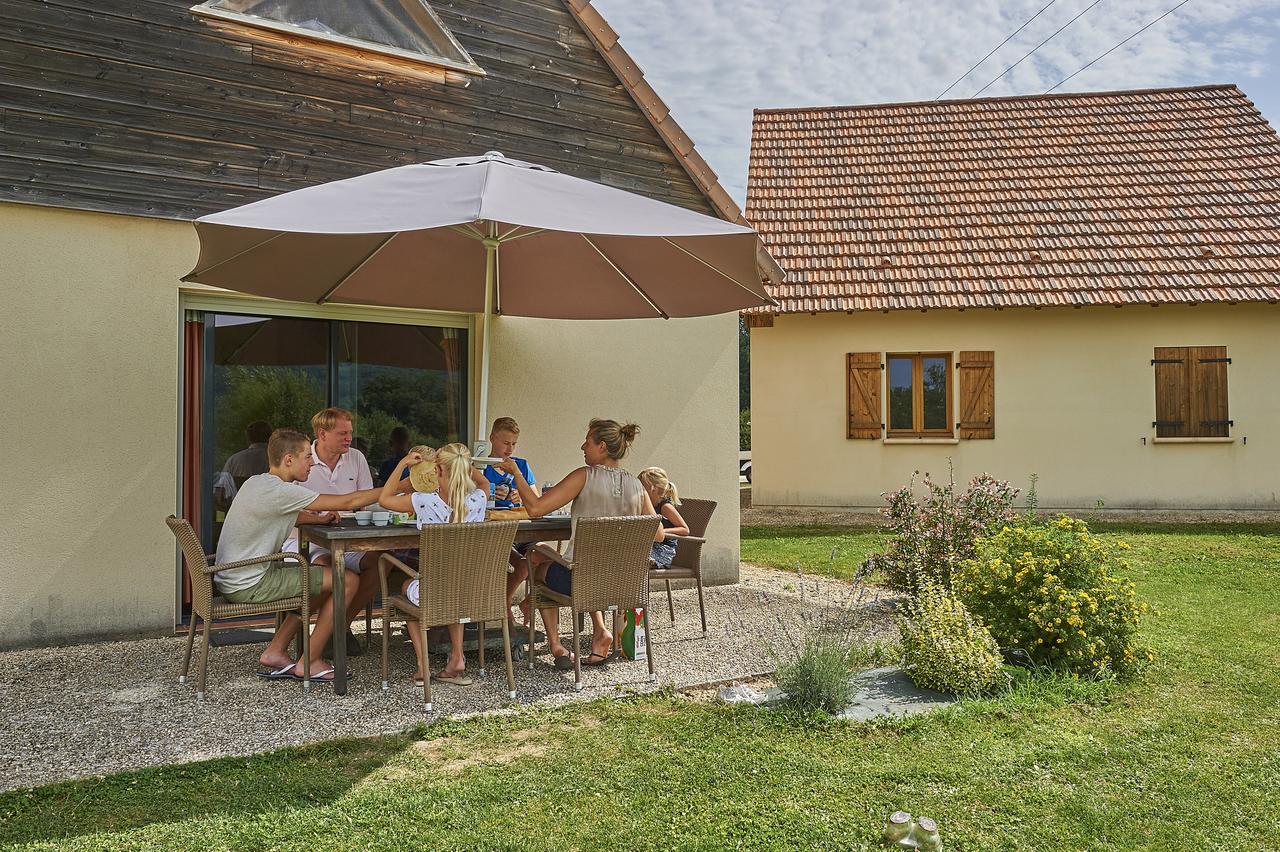 Hotel Le Lac Bleu à Lacapelle-Marival Extérieur photo