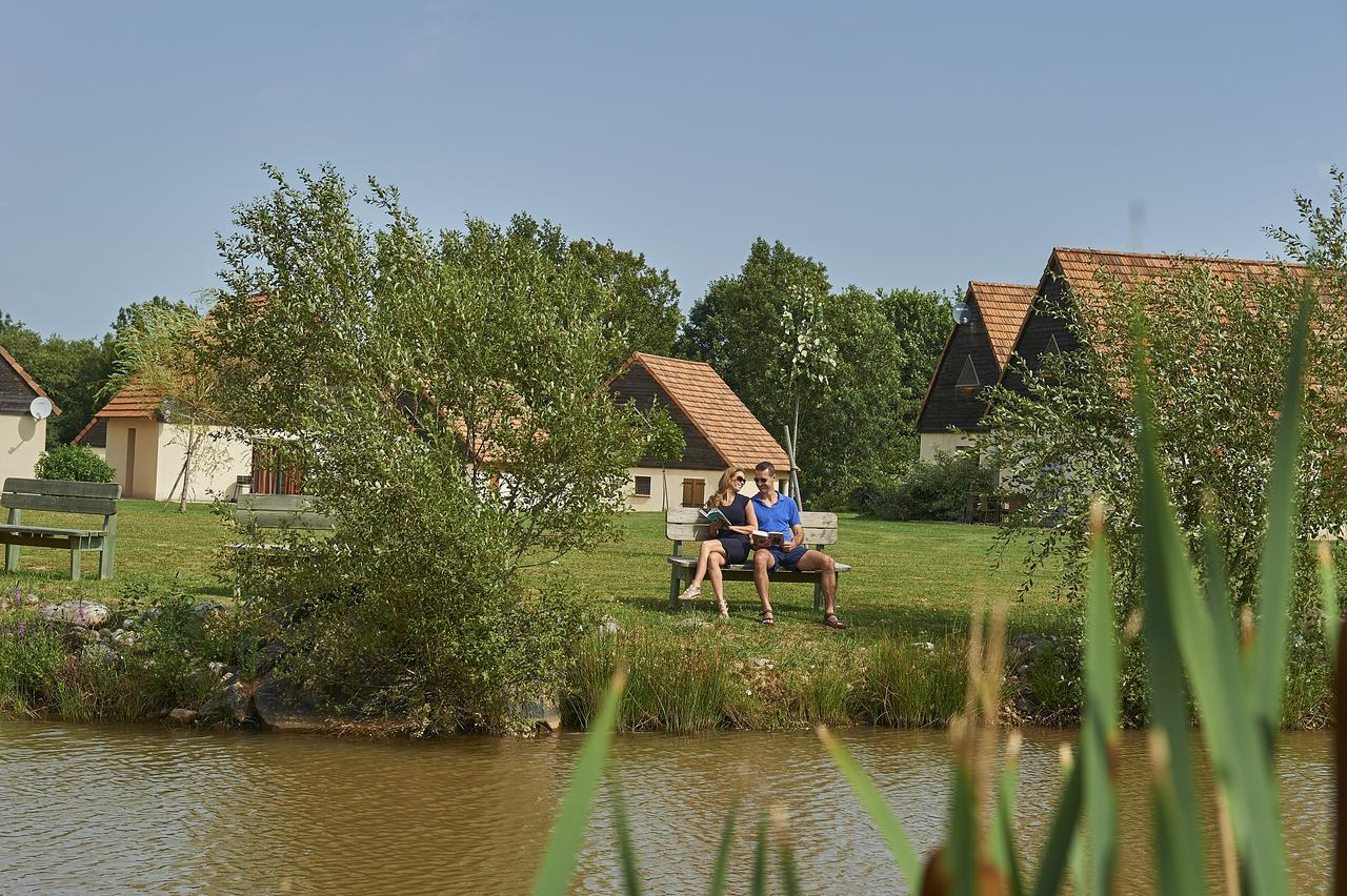 Hotel Le Lac Bleu à Lacapelle-Marival Extérieur photo