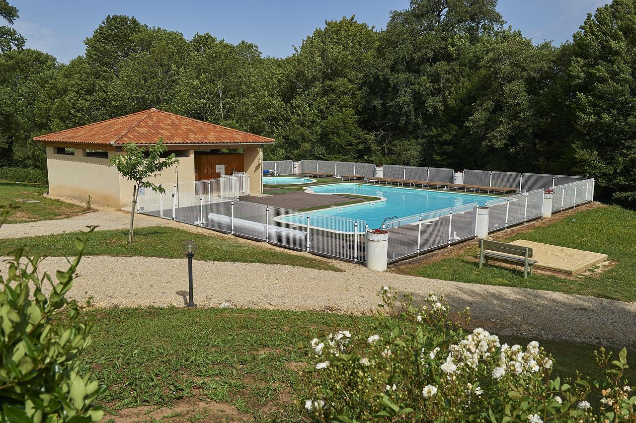 Hotel Le Lac Bleu à Lacapelle-Marival Extérieur photo