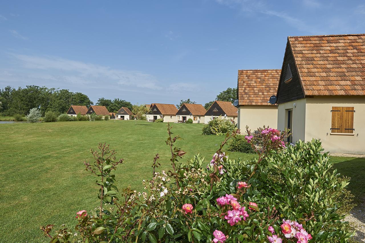 Hotel Le Lac Bleu à Lacapelle-Marival Extérieur photo